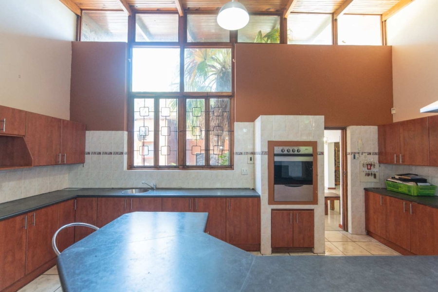 8 Bedroom Property for Sale in Summerstrand Eastern Cape